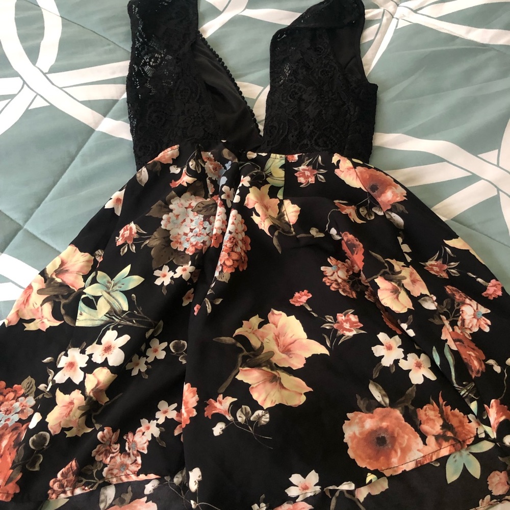 FLORAL ROMPER - Picture 2 of 4